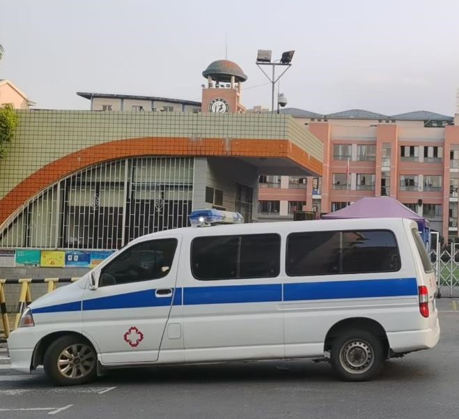 迎江救护车出租护送骨折病人一公里多少钱